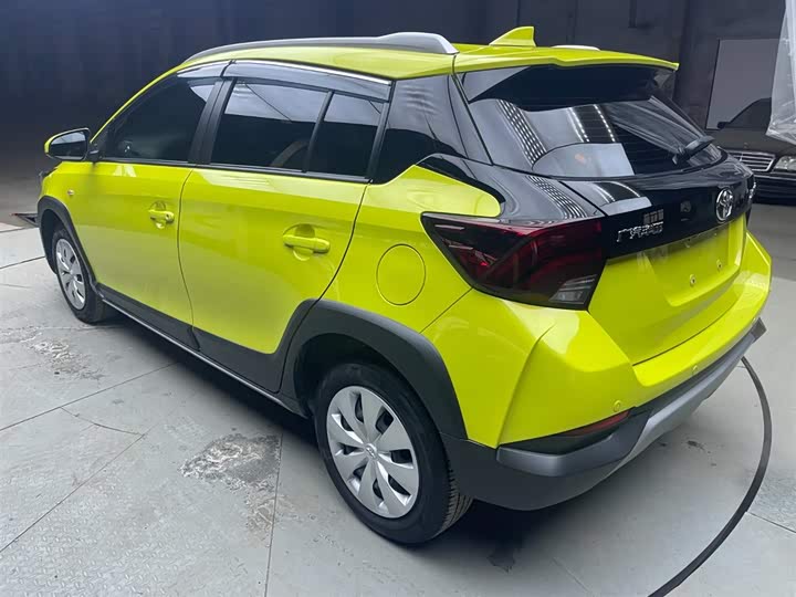 Фото 7 - Toyota Yaris L Hatchback