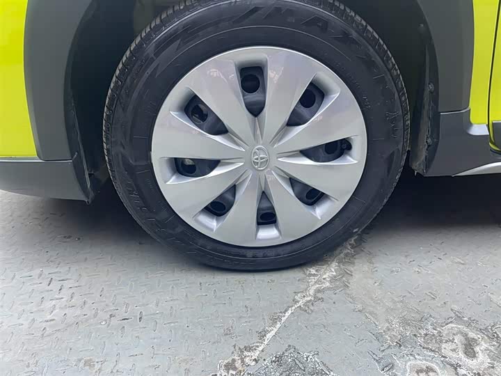 Фото 9 - Toyota Yaris L Hatchback