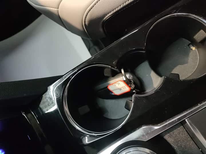 Фото 9 - Ford Escape