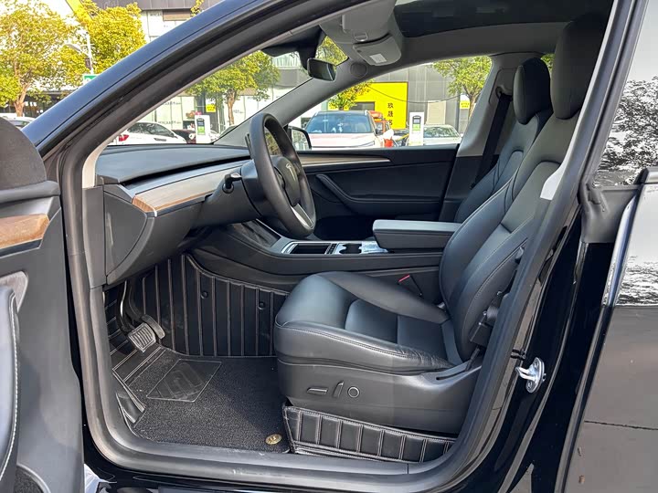 Фото 4 - Tesla Model Y