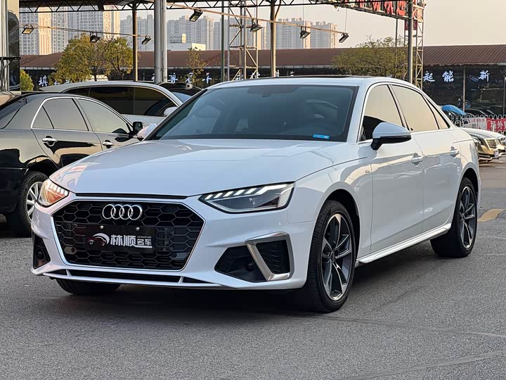 Фото 1 - Audi A4L