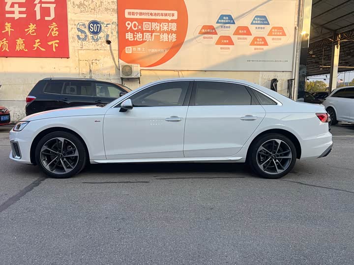 Фото 4 - Audi A4L