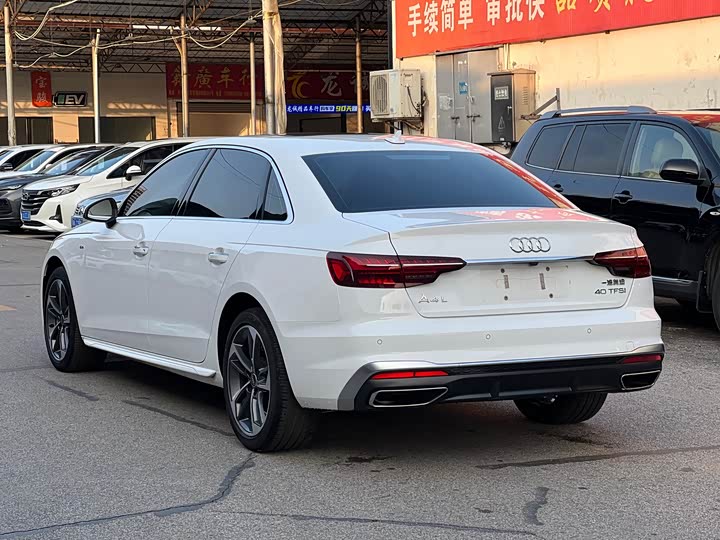 Фото 5 - Audi A4L