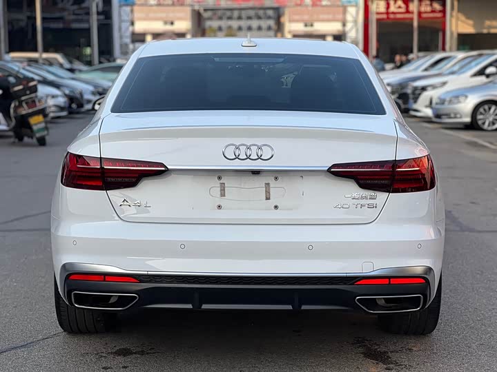 Фото 6 - Audi A4L