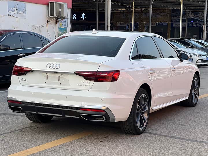 Фото 7 - Audi A4L