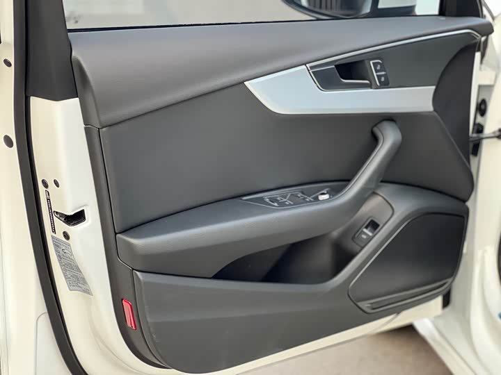 Фото 9 - Audi A4L