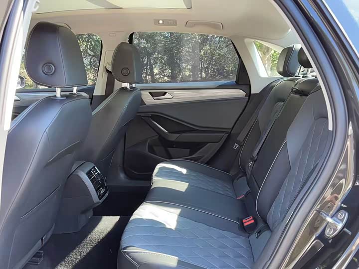 Фото 5 - Volkswagen Sagitar L