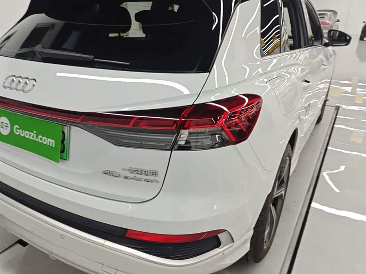 Фото 8 - Audi Q4 e-tron