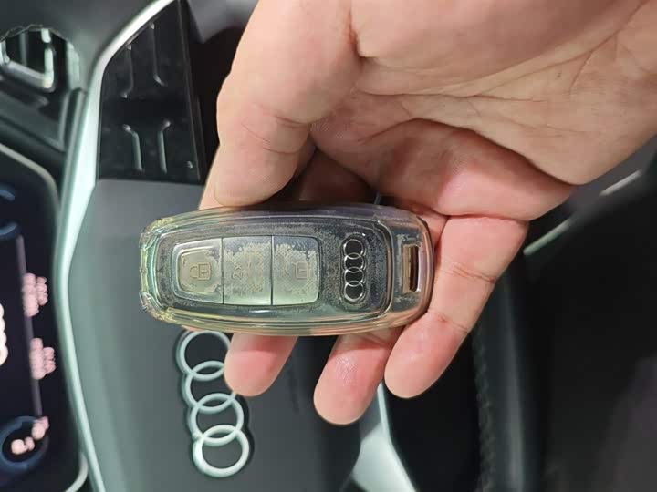 Фото 9 - Audi Q4 e-tron