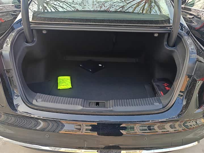 Фото 4 - Hongqi H5