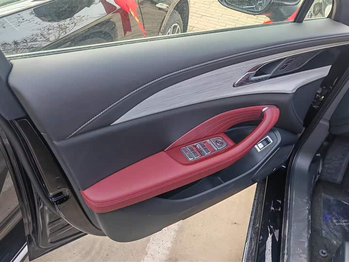 Фото 7 - Hongqi H5