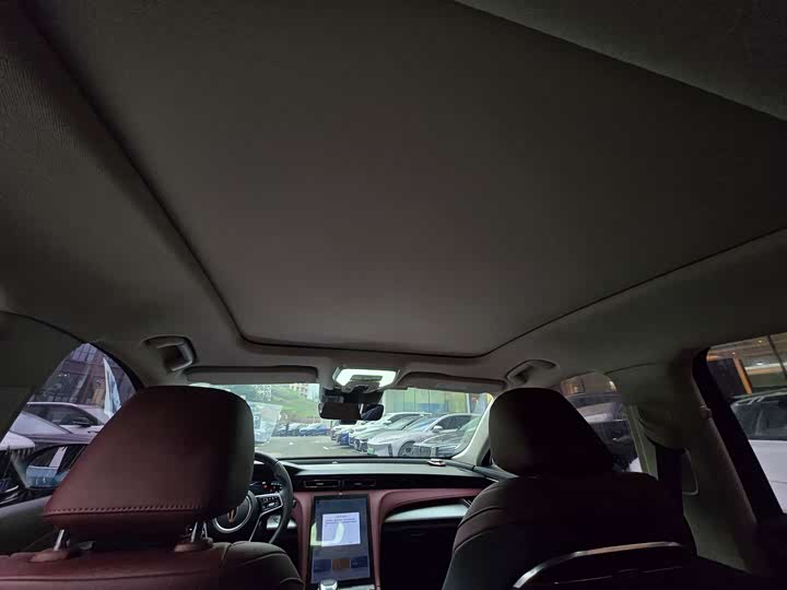 Фото 9 - Hongqi H5