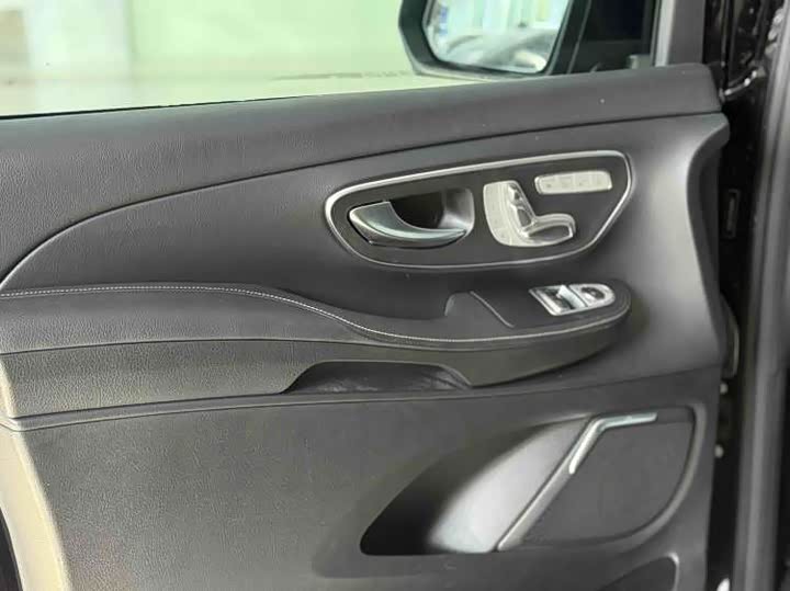 Фото 8 - Mercedes-Benz V-Class