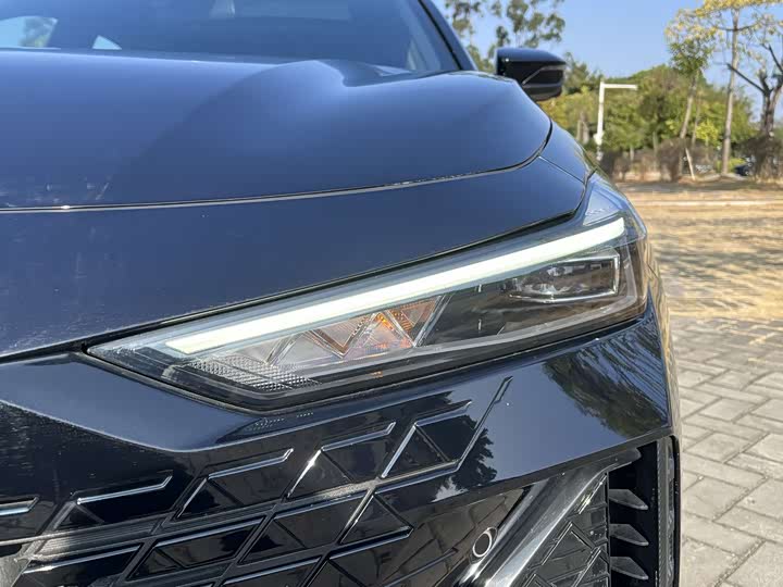 Фото 8 - Changan UNI-V