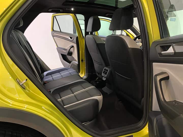 Фото 6 - Volkswagen T-Roc