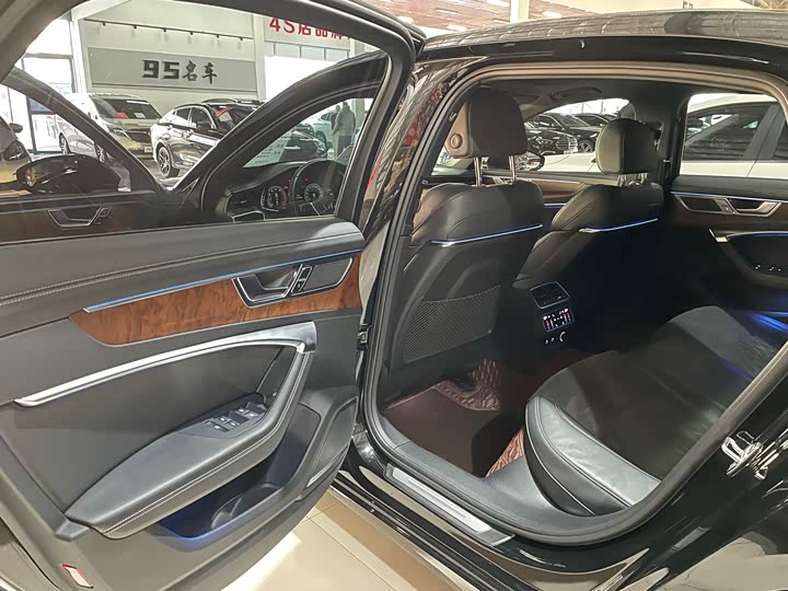 Фото 8 - Audi A6L