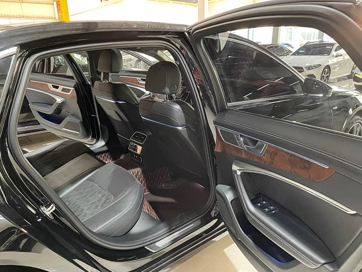 Фото 9 - Audi A6L