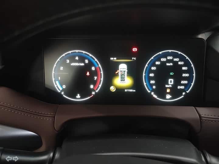 Фото 4 - Geely Okavango