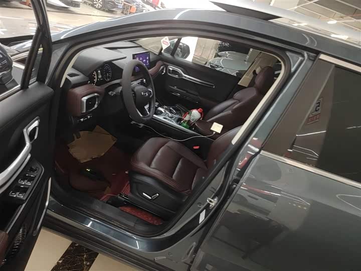 Фото 7 - Geely Okavango