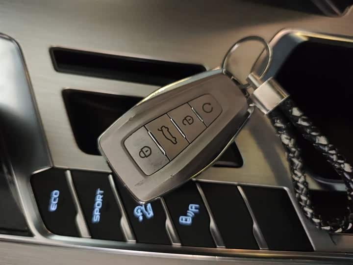 Фото 9 - Geely Coolray