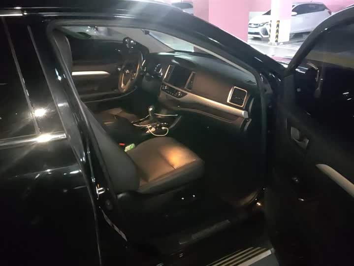 Фото 8 - Toyota Highlander