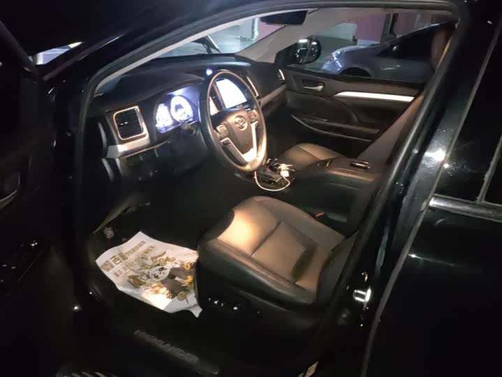 Фото 9 - Toyota Highlander