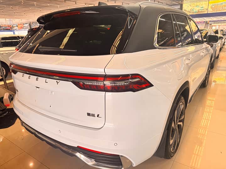 Фото 9 - Geely Monjaro