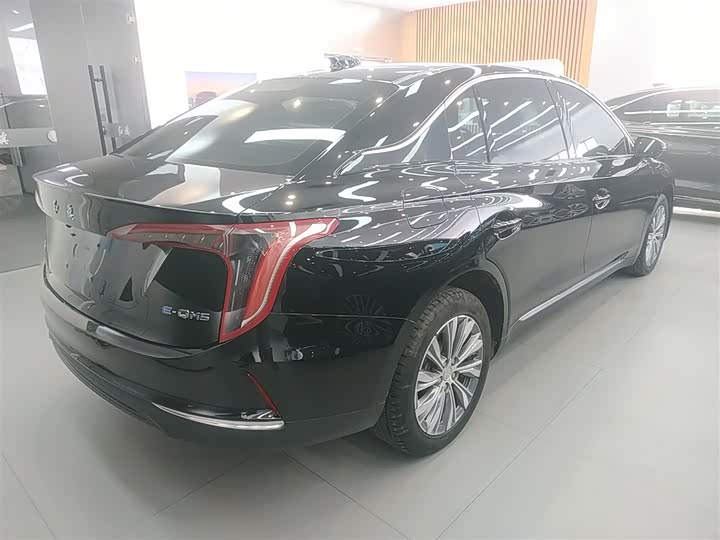 Фото 7 - Hongqi E-QM5