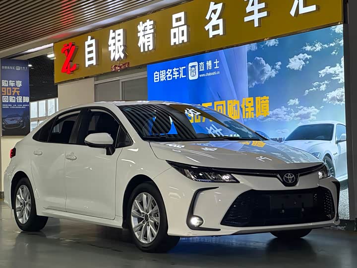 Фото 2 - Toyota Corolla