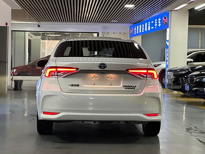 Фото 4 - Toyota Corolla