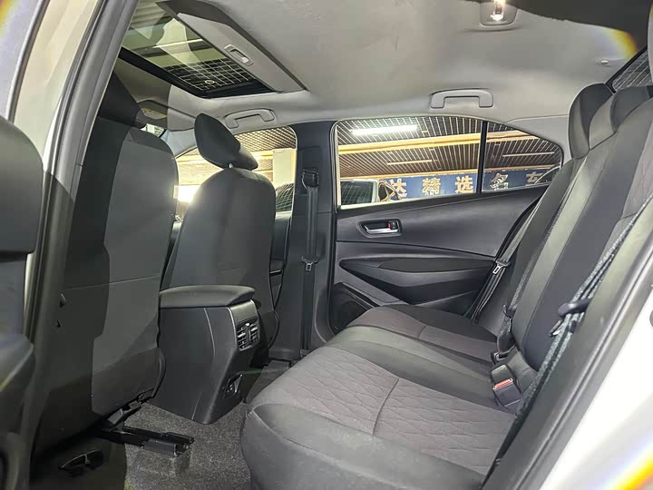 Фото 9 - Toyota Corolla