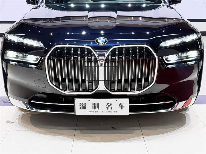 Фото 9 - BMW 7 Series