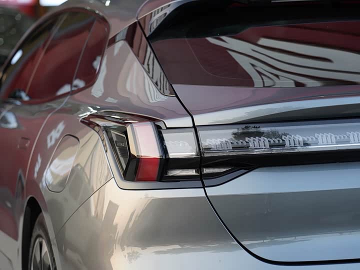 Фото 4 - Zeekr 001