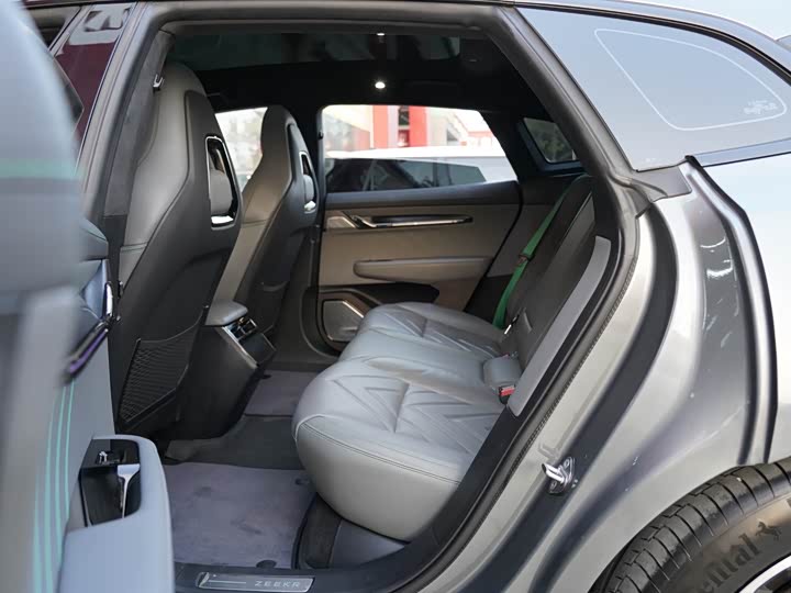 Фото 6 - Zeekr 001