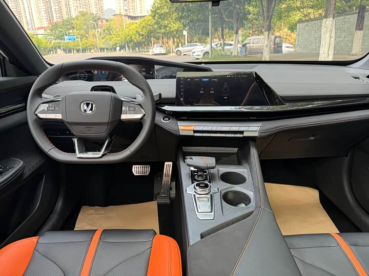 Фото 8 - Changan UNI-V