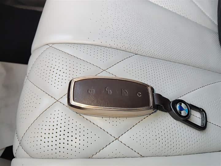 Фото 9 - Denza D9