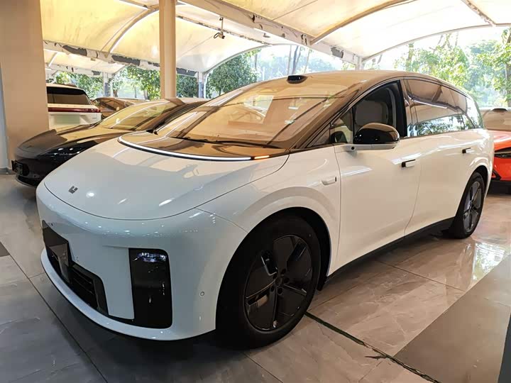 Фото 2 - LiXiang i8