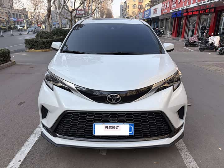 Фото 1 - Toyota Granvia