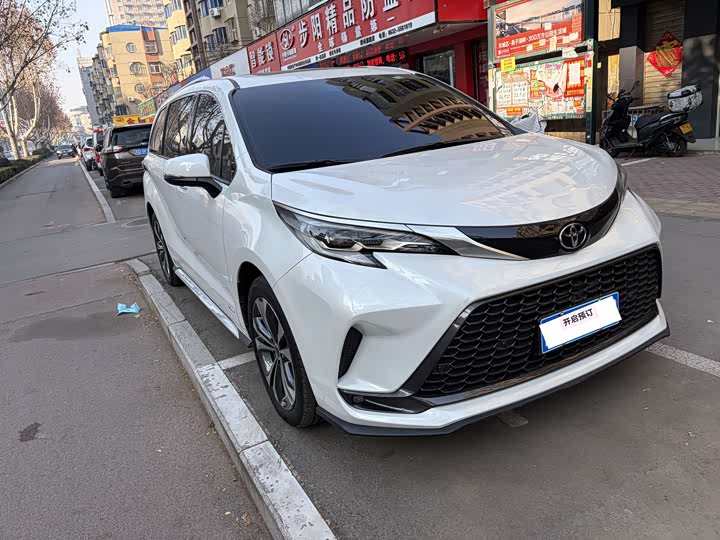 Фото 3 - Toyota Granvia