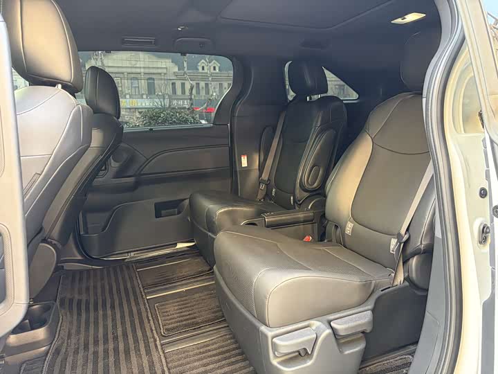 Фото 6 - Toyota Granvia