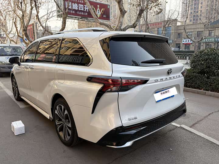 Фото 7 - Toyota Granvia