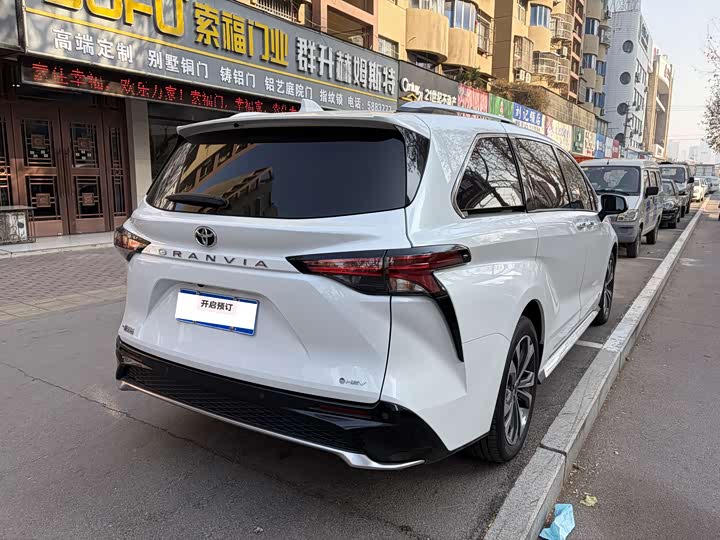 Фото 9 - Toyota Granvia