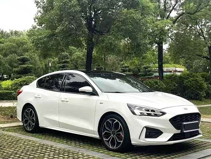 Фото 3 - Ford Focus