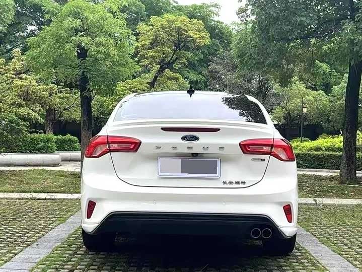 Фото 5 - Ford Focus