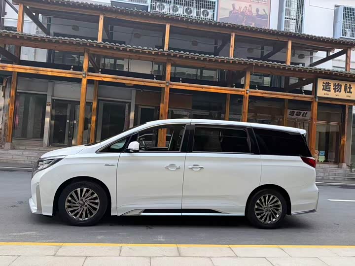 Фото 4 - GAC Trumpchi M8