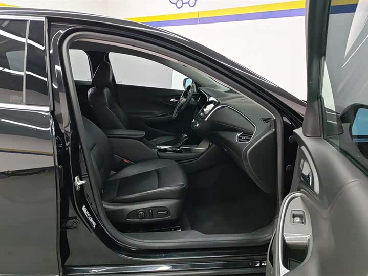 Фото 8 - Chevrolet Malibu XL