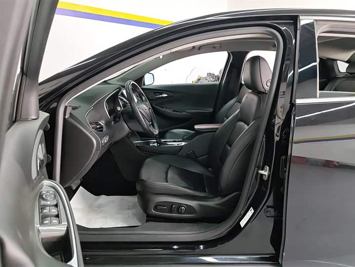 Фото 9 - Chevrolet Malibu XL