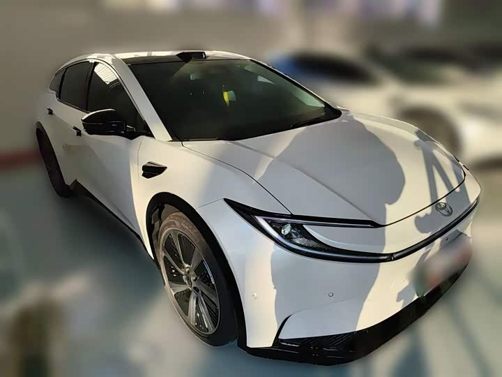 Фото 7 - Toyota bZ5