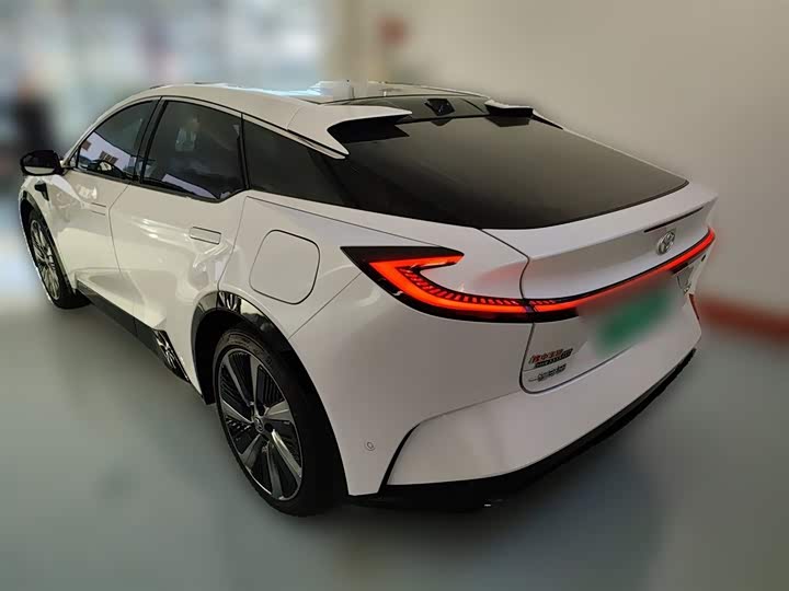 Фото 9 - Toyota bZ5