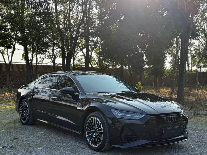 Фото 2 - Audi A7L